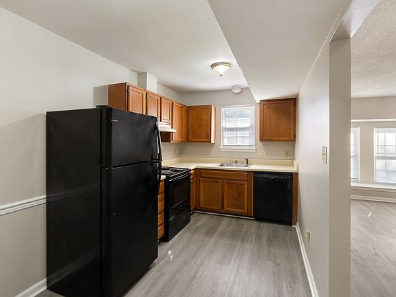 5th image of 601 Fox Creek Ct