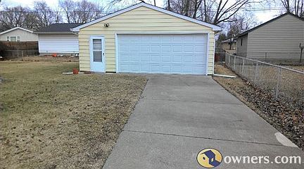 Extra 2 1/2 stall garage