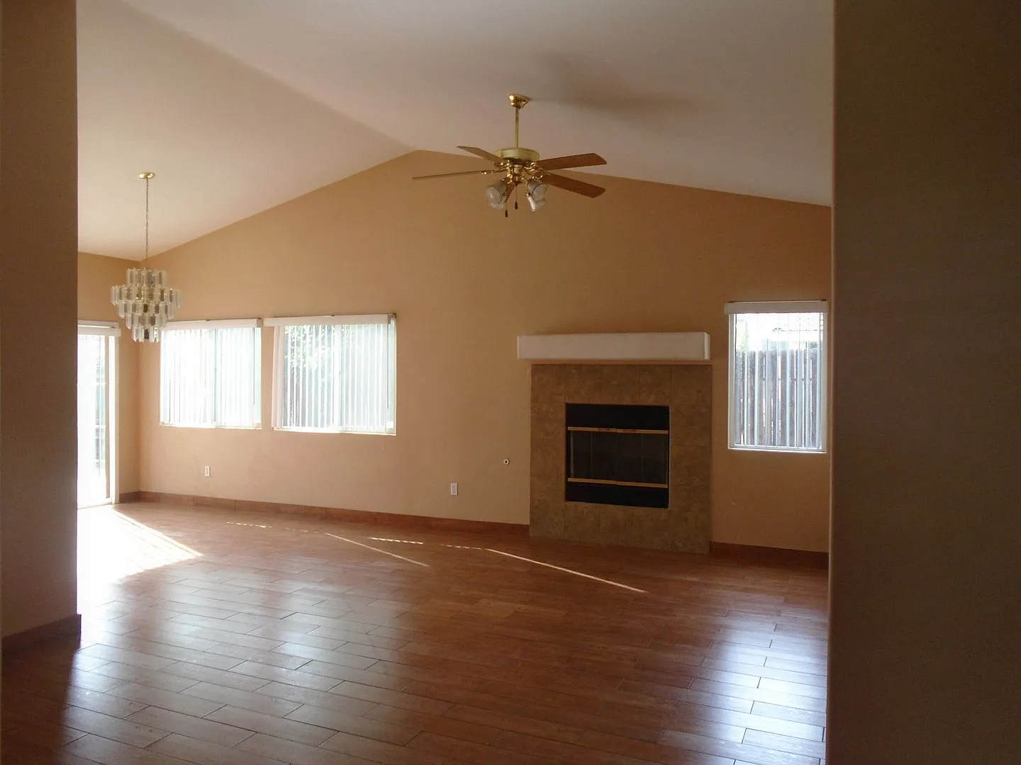 Silvercreek Near Hoa Pool ! Application Pending — Photo 2