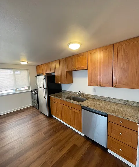 Brandon Court — Photo 13
