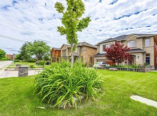 33 Saint Andrews Blvd, Toronto, ON M9R 1W2