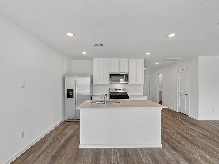40818 Hawthorne Glades St — Photo 8