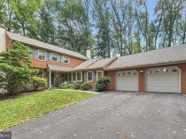 17 Theresa Dr, Malvern, PA 19355