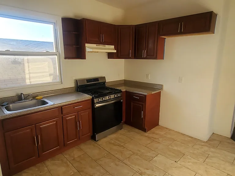 28 Bragaw Ave #3 — Photo 2