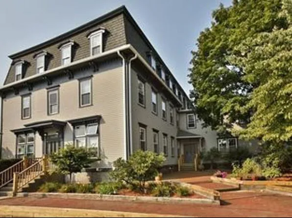 12 Walnut St APT 2, Natick, MA 01760