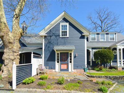 6 Howe St APT 2, Bristol, RI, 02809