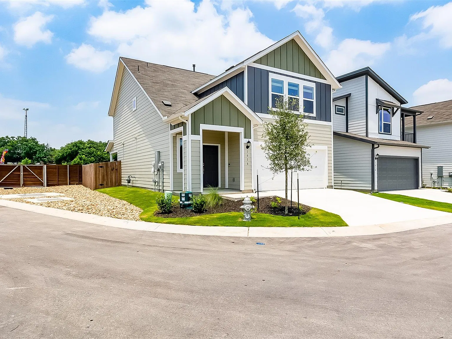 3 bed, 2.5 bath, 1934 sqft, $2,200 — Photo 3