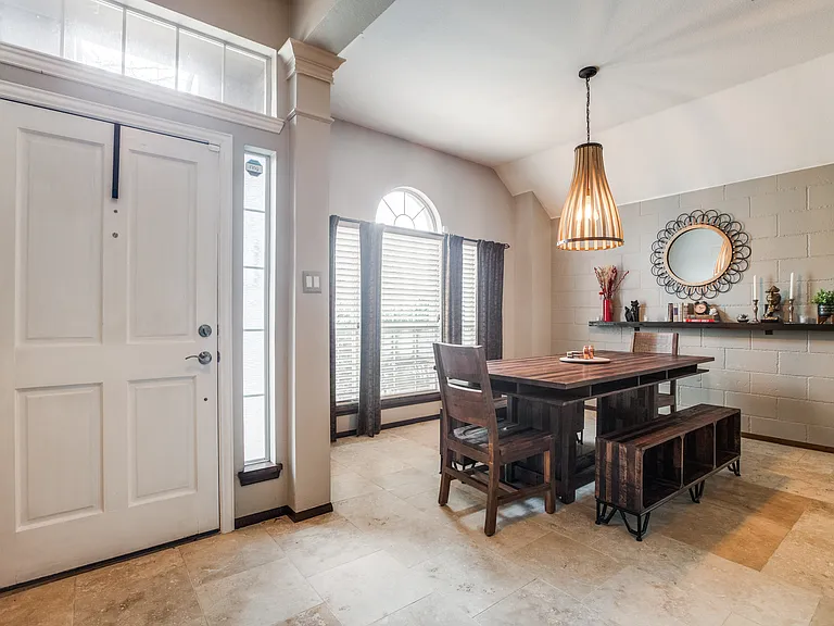 3705 Cottonwood Springs Dr — Photo 2