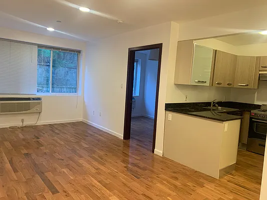 Rented by 18 REALTY | media 2