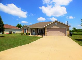 1005 E Hawthorne Loop, Webb City, MO 64870
