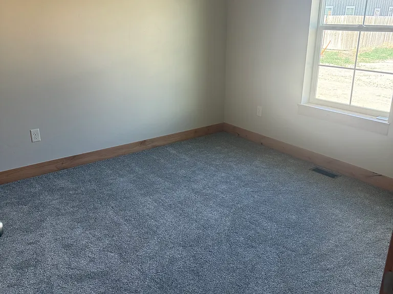 120 Legget Ave — Photo 6