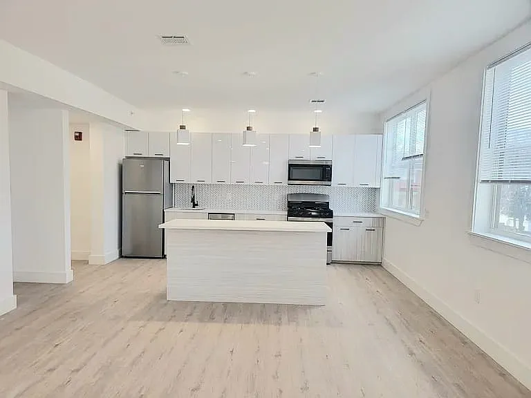 Building Photo - 205 Mount Vernon Ave #203