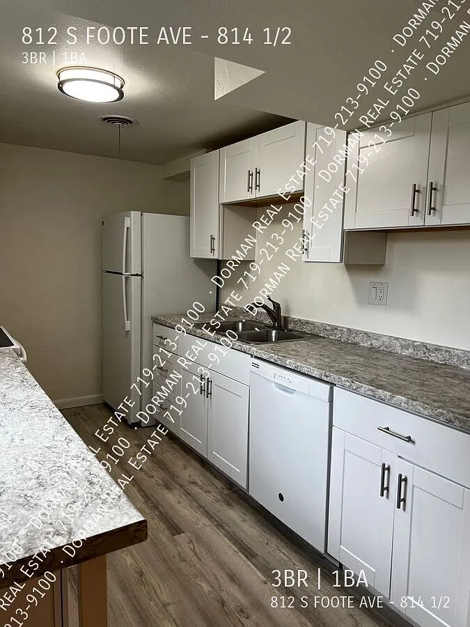 Spacious 3 bedroom, 1 bath in the Prospect Lake Neighborhood! Available August 25th! — Photo 3