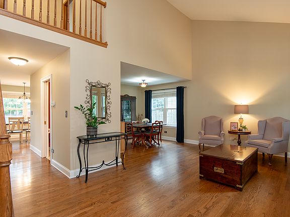 3rd image of 349 Dorchester Ln