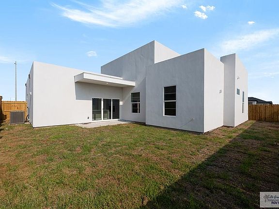 3rd image of 6941 Diamond Cove Dr