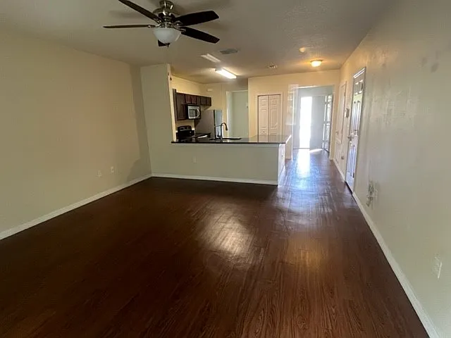 3 bed, 2.5 bath, 1575 sqft, $1,999 — Photo 3