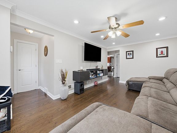 5th image of 6038 S Komensky Ave