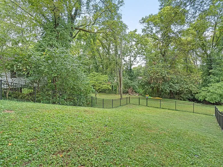 138 Haverford Dr — Photo 21