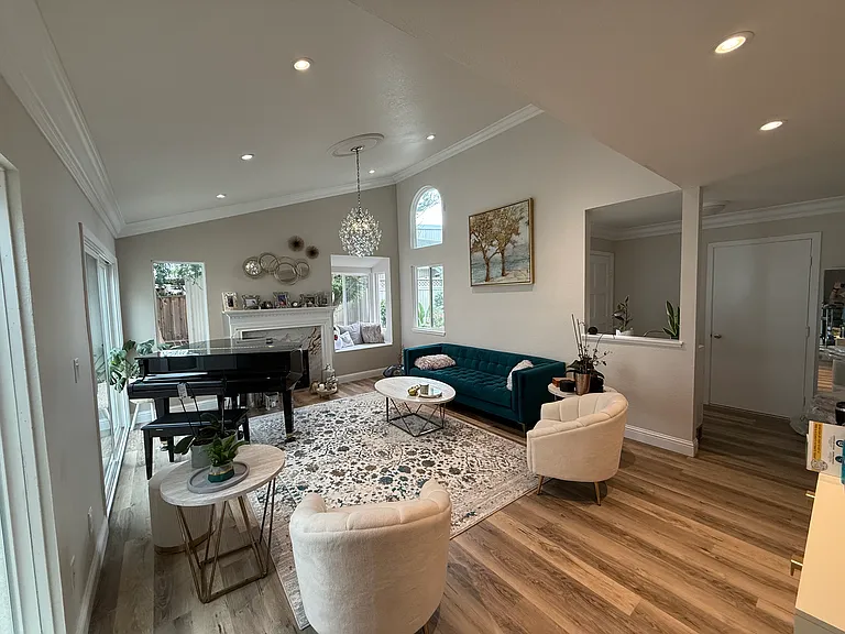 328 Flaming Oak Dr — Photo 2