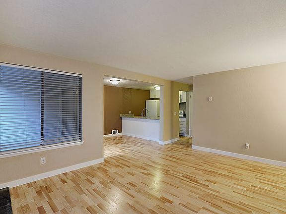 3rd image of 14707 NE 44th Pl #Q7