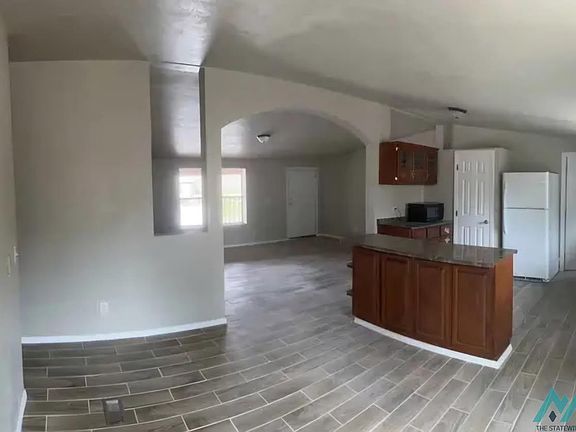 3rd image of 1006 N Mescalero Dr