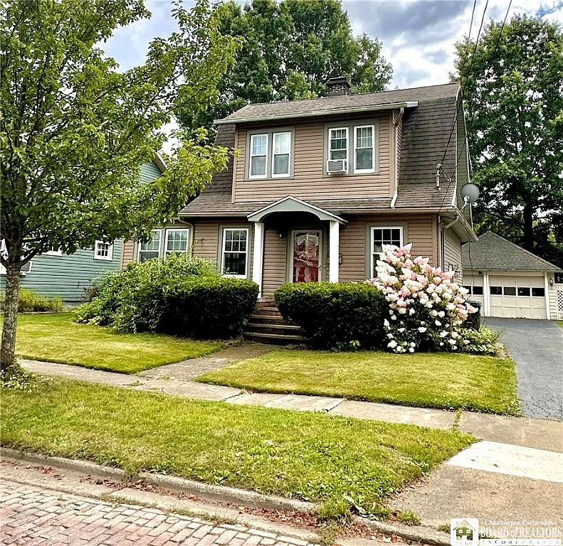 25 Pershing Ave photo 1