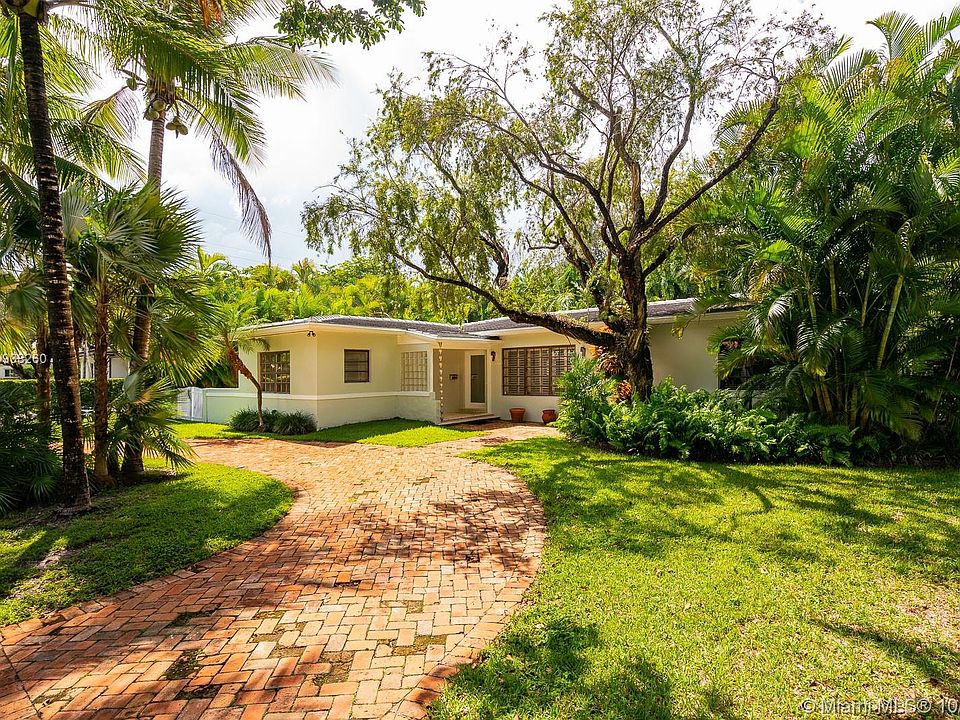 Come see this SOUTH GABLES corner Lot home with so many updates!!