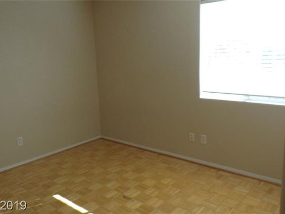 5th image of 6042 Ambleshire Ave