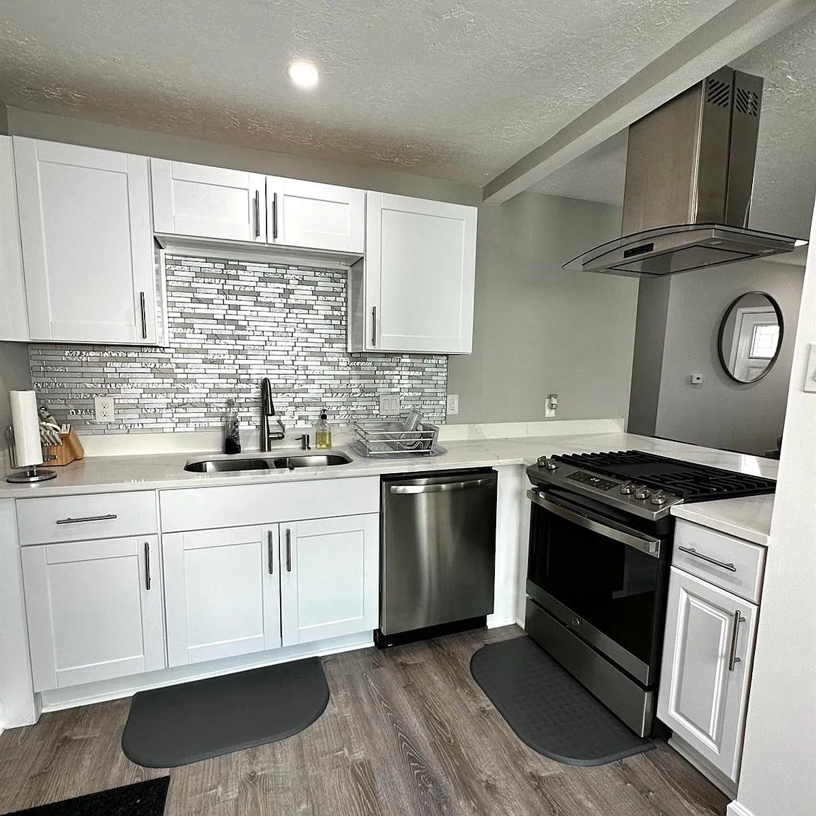 2 bed, 1.0 bath, 1000 sqft, $1,600 — Photo 4