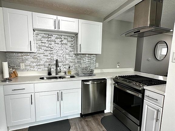 4th image of 3453 Mount Pleasant St