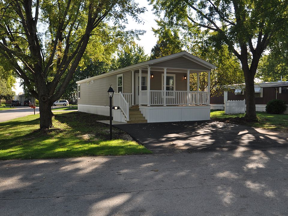 1st image of 12 Gaslight Dr