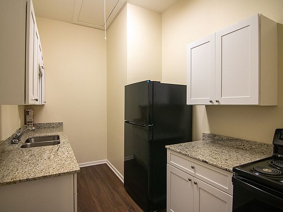 5th image of 421 Peake St #3