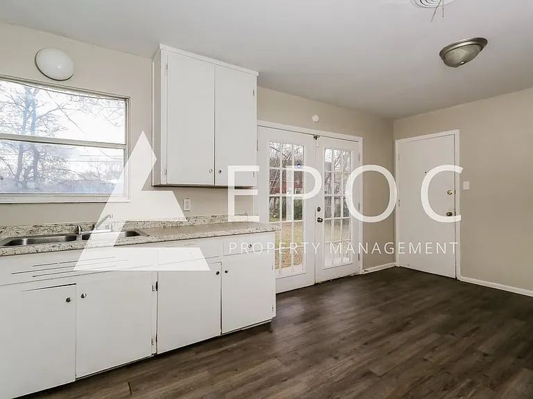 1412 Alta Mira Dr — Photo 2