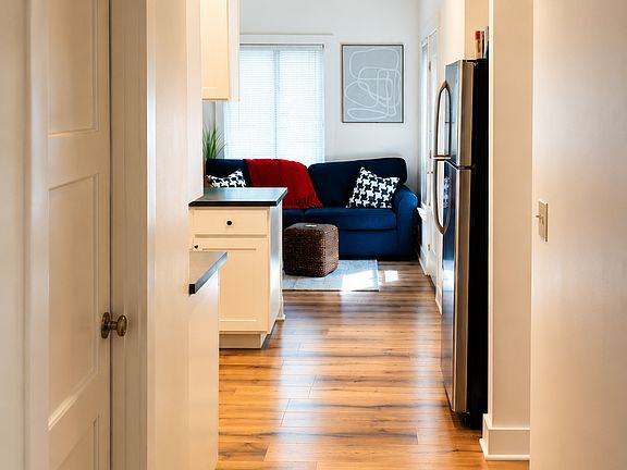 4th image of 2106 6th Ave W APT A