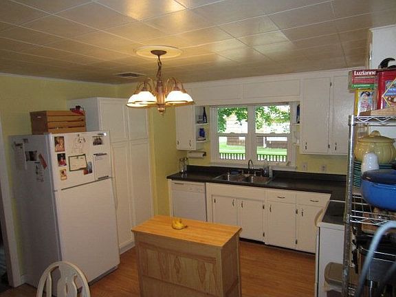 4th image of 615 N Davis St