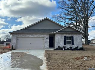 516 SW Raccoon Way, Hartselle, AL 35640