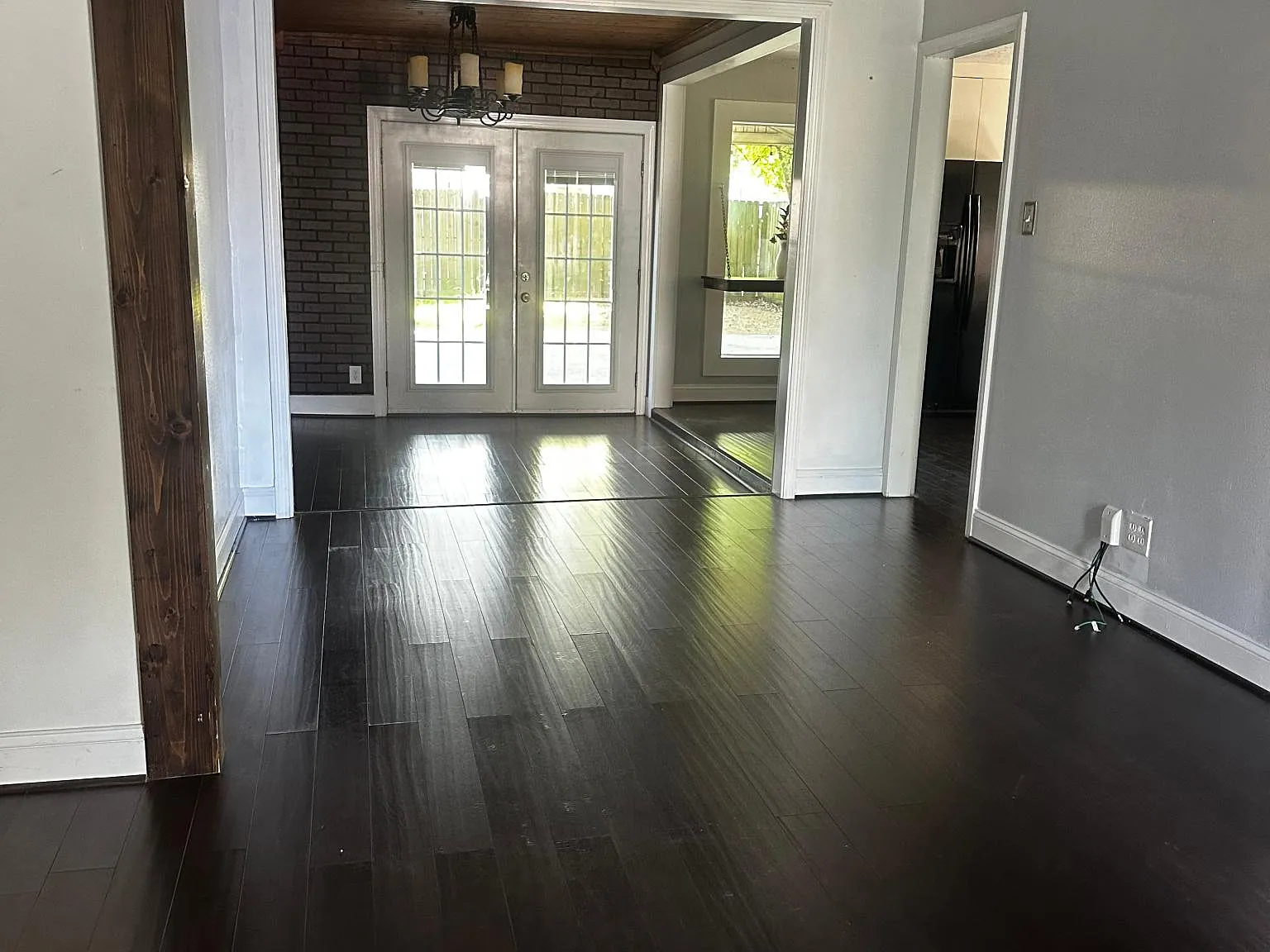 3 bed, 1200 sqft, $1,800 — Photo 1