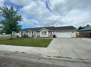 810 S Tennis Court Dr, Ammon, ID 83406