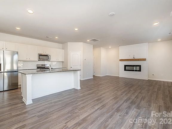 2nd image of 3034 Eastcott Ave