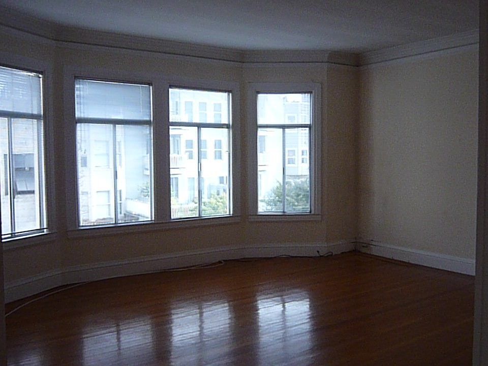 Living Room, looks into back yard