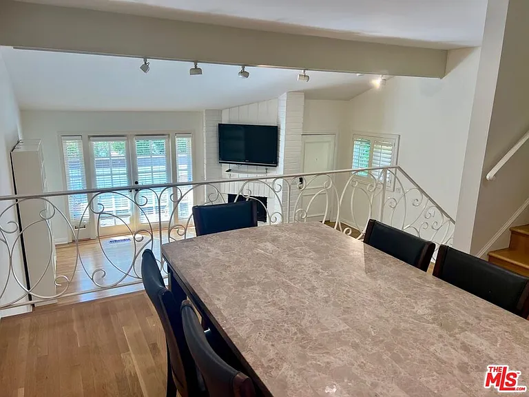 1586 Palisades Dr — Photo 8
