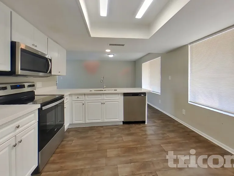 7805 W Cora Ln — Photo 8