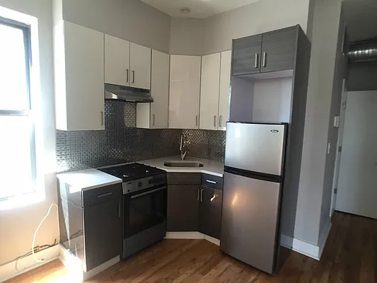 Rented by Evergreen Apartments BK | media 16