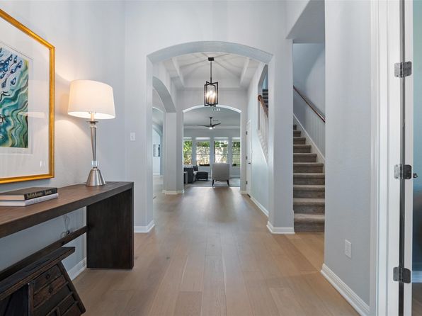 24 Falling Oaks Trl, The Hills, TX 78738