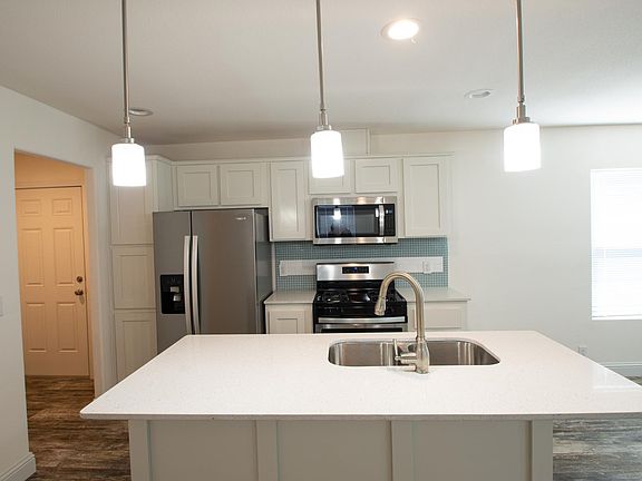 Island & Full 4 piece Kitchen