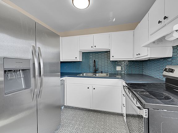 3rd image of 234 N Lincoln St #12