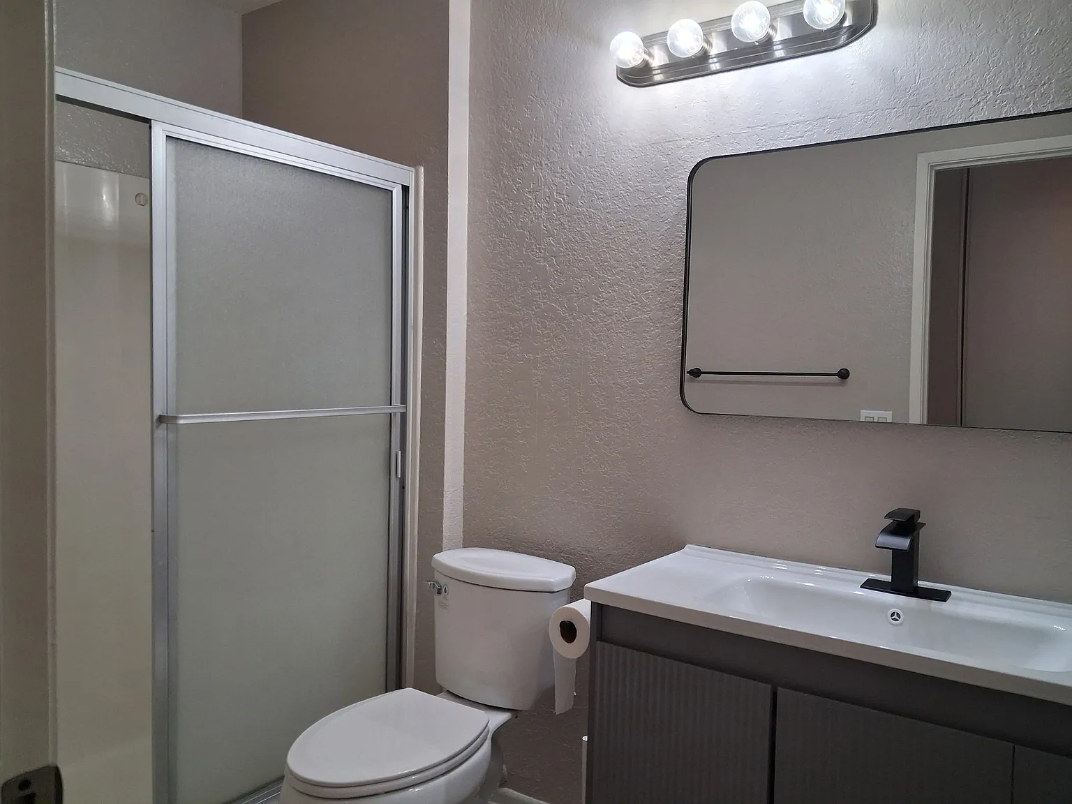 2 bed, 960 sqft, $1,500 — Photo 4
