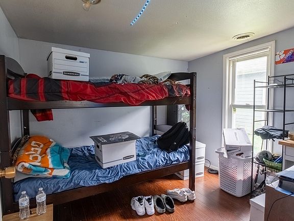 4th image of 809 N Court St