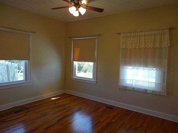 4th image of 380 Chestnut Ave E