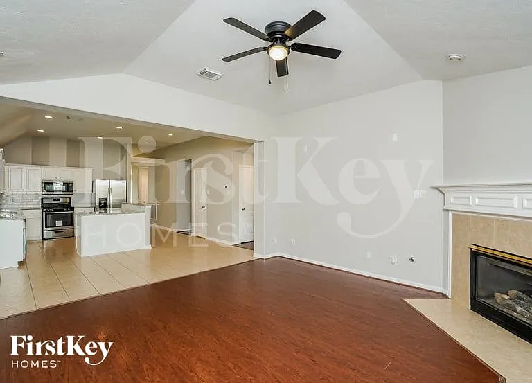 3310 Rainport Dr — Photo 4